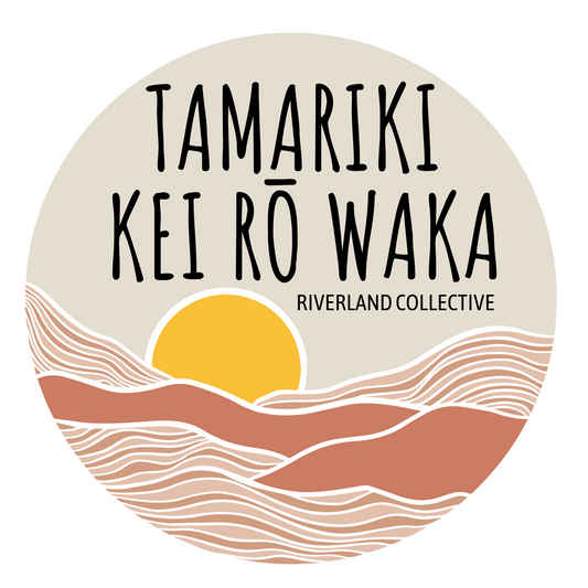 Sunrise - tamariki kei rō waka