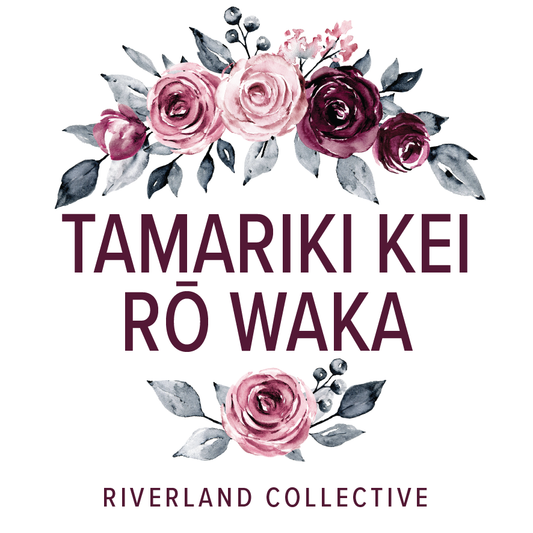 Vintage Rose - tamariki kei rō waka